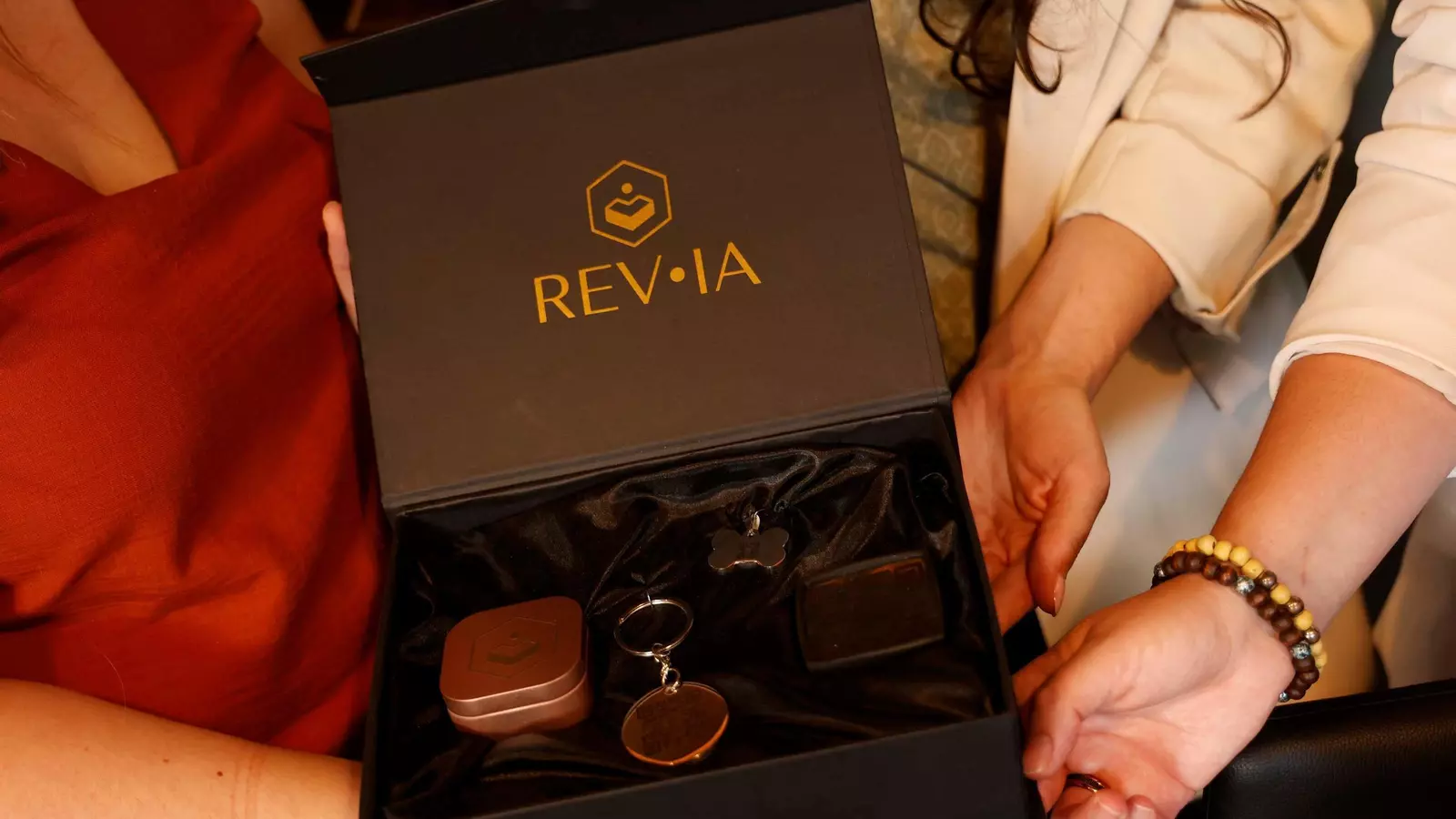 La empresa Gibraldrone, de San Roque, lanza al mercado Revia, su herramienta para crear recuerdos usando la IA